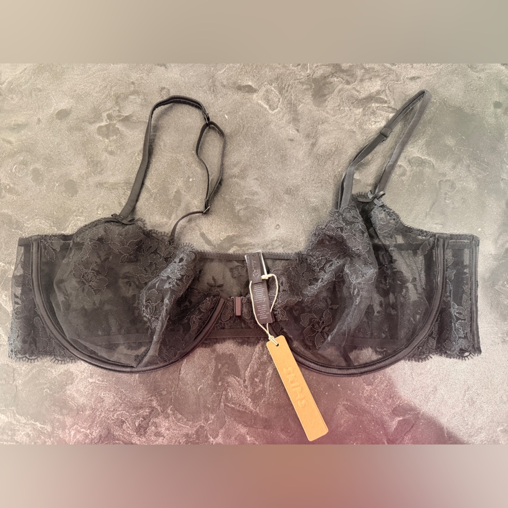 SKIMS Front Close Unlined Lace Bra